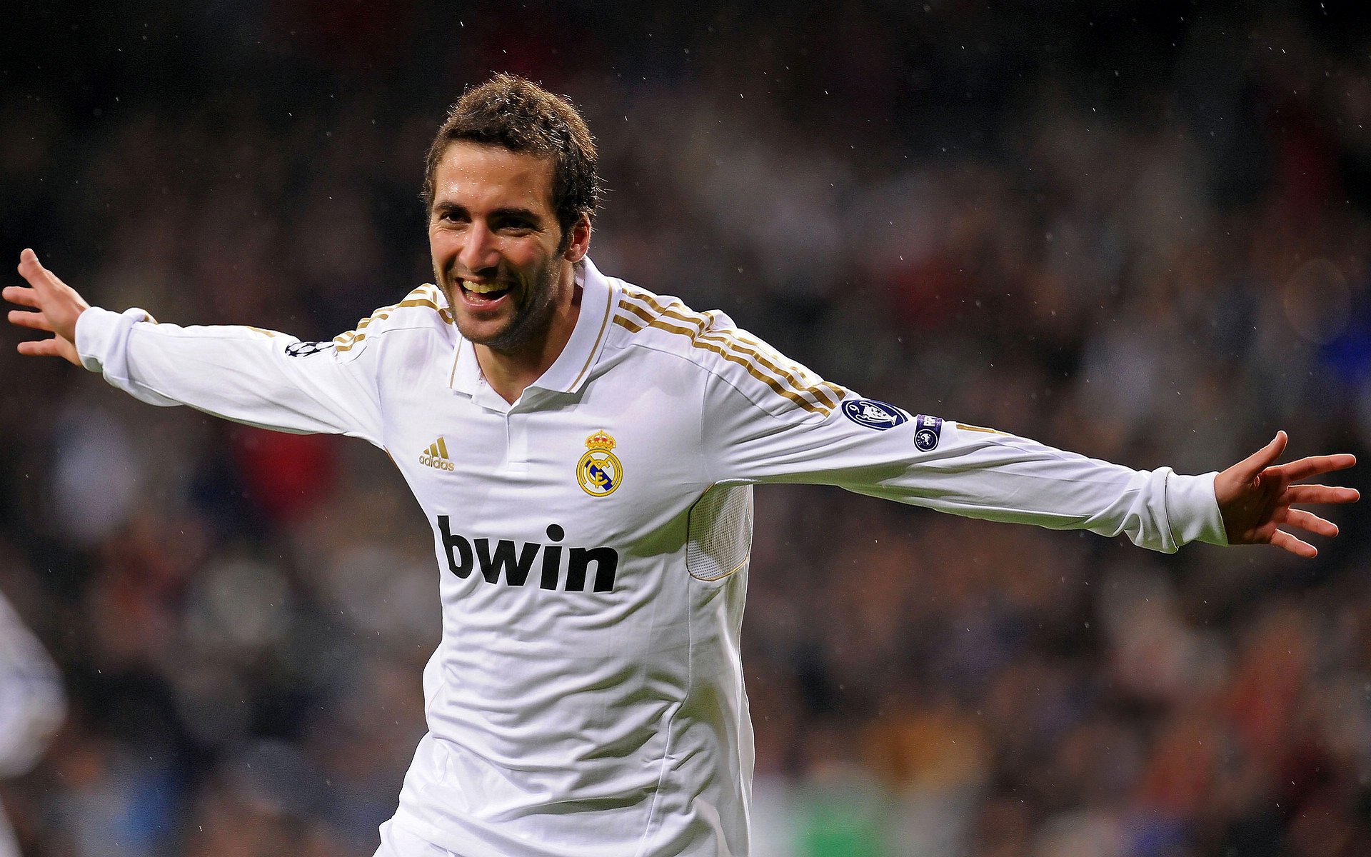 里昂主帅接受访谈,剖析战术布局与策略调整,里昂著名球员